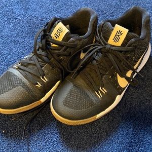 Nike kyrie youth size 4 sneakers